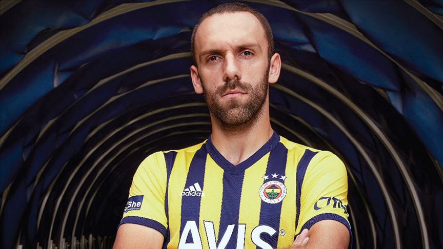 Fenerbahçe’de yeni sezon formaları satışa sunuldu Fenerbahçe’de yeni sezon formaları satışa sunuldu