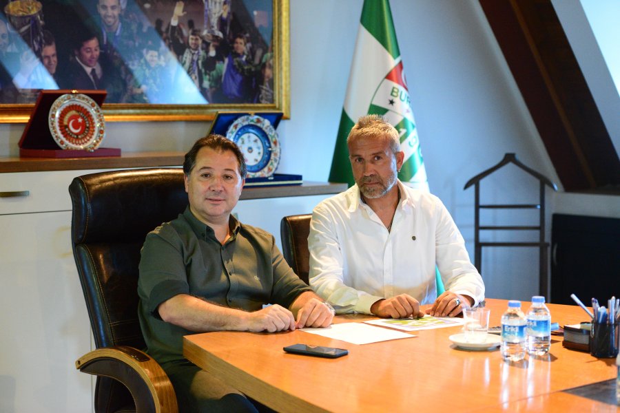 Bursaspor’da yeni görevlendirmeler… Sportif direktörlük ile altyapının başına… Bursaspor’da yeni görevlendirmeler… Sportif direktörlük ile altyapının başına…