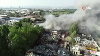 Bursa’da geri dönüşüm tesisindeki yangın havadan görüntülendi