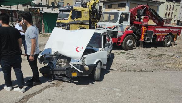 Bursa’da kaza: 2 yaralı Bursa’da kaza: 2 yaralı