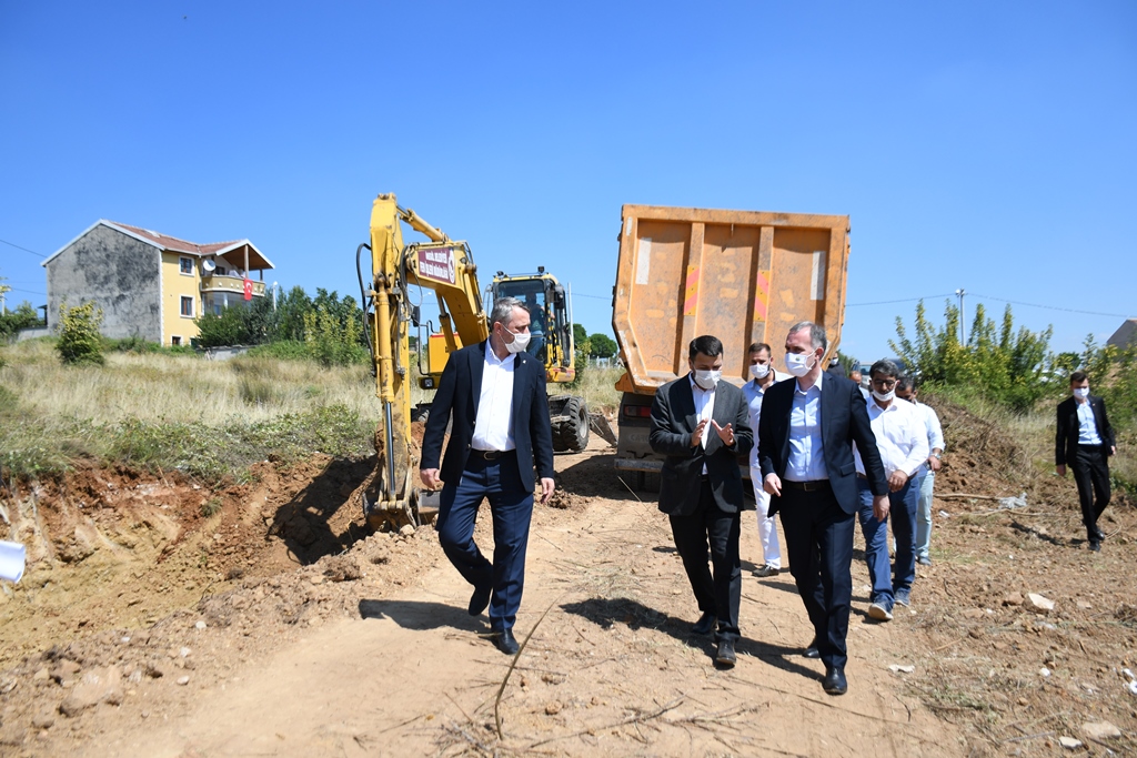 İnegöl’de yerleşim alanlarının yolları açılıyor