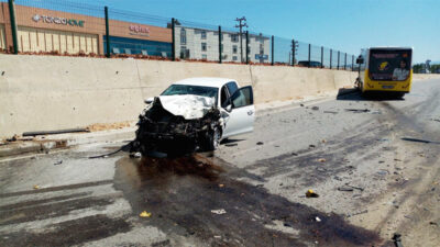 Bursa’da halk otobüsü ile otomobil çarpıştı: Yaralılar var…