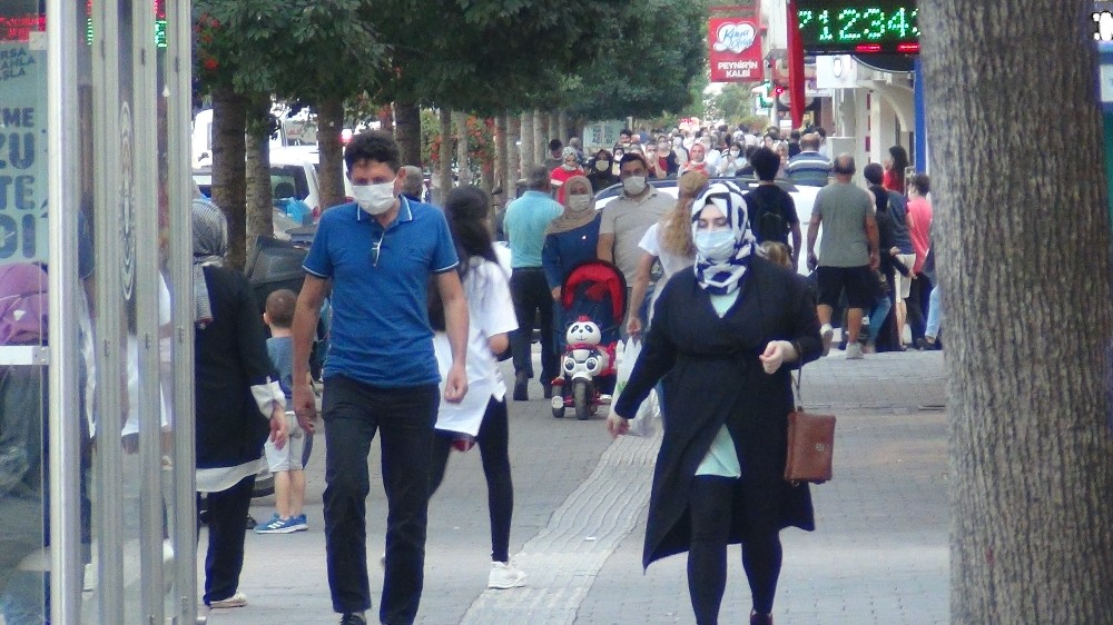 İnegöllüler koronaya kafa tutuyor