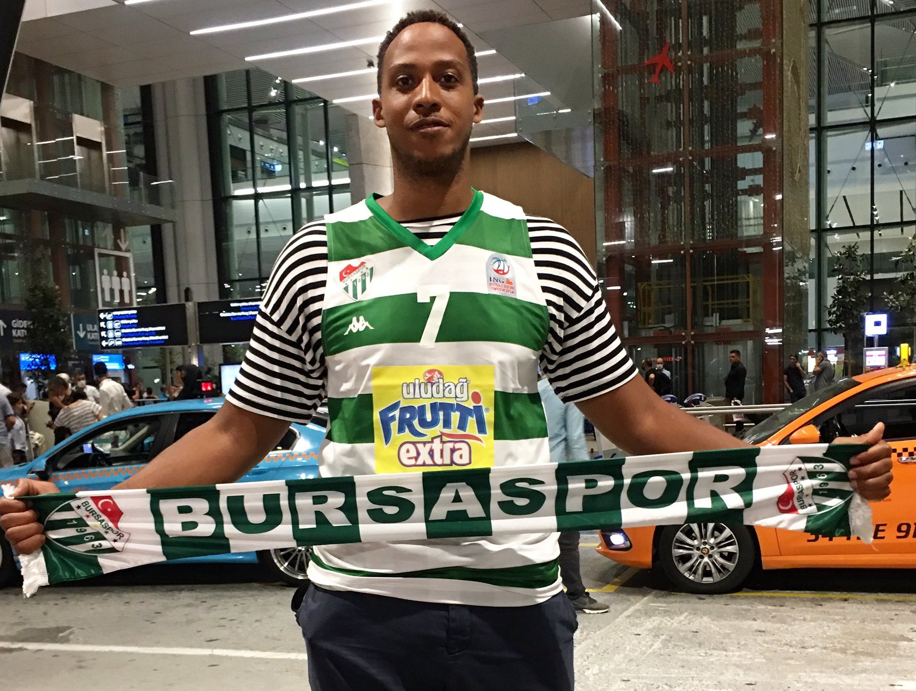Bursaspor’un son bombası! Formayı giydi… Bursaspor’un son bombası! Formayı giydi…