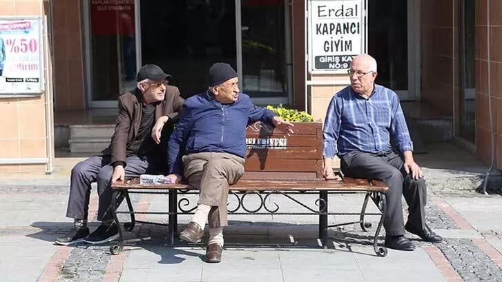 Kararlar peş peşe geldi! 65 yaş ve üsüne yasaklandı