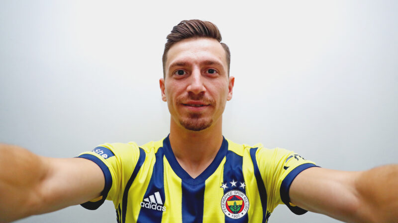 F.Bahçe imzayı attırdı… 4 yıllık anlaşma… Fenerbahçe, Teknik Direktör Erol Bulut'un ardından Sivasspor'dan ayrılan futbolcu Mert