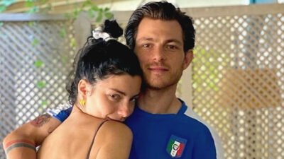 Merve Boluğur’dan yeni aşk pozu