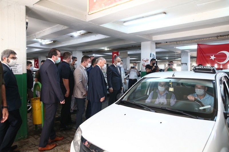 Bursa’da mesafe kuralına uymayan yolcuya başkan şoku Bursa’da mesafe kuralına uymayan yolcuya başkan şoku