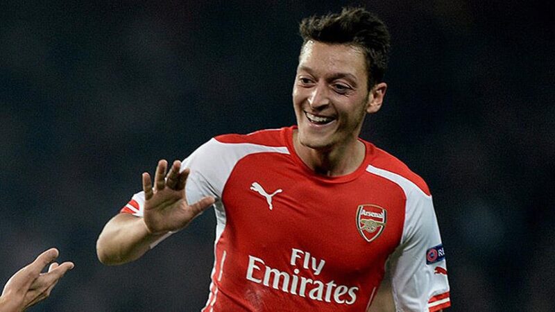 Arsenal’den flaş Mesut Özil kararı İngiltere Premier Lig ekiplerinden Arsenal, 1 yıl sözleşmesi kalan ve