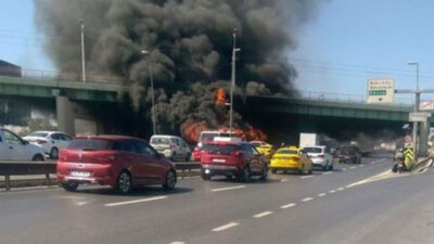 İstanbul’da metrobüste yangın