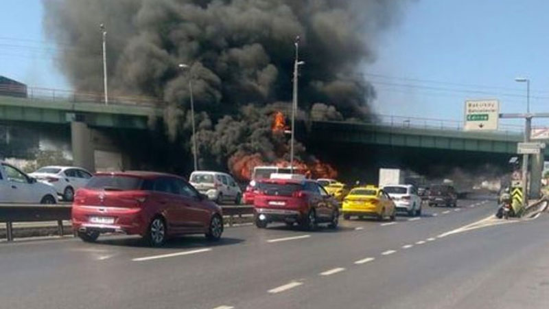 İstanbul’da metrobüste yangın