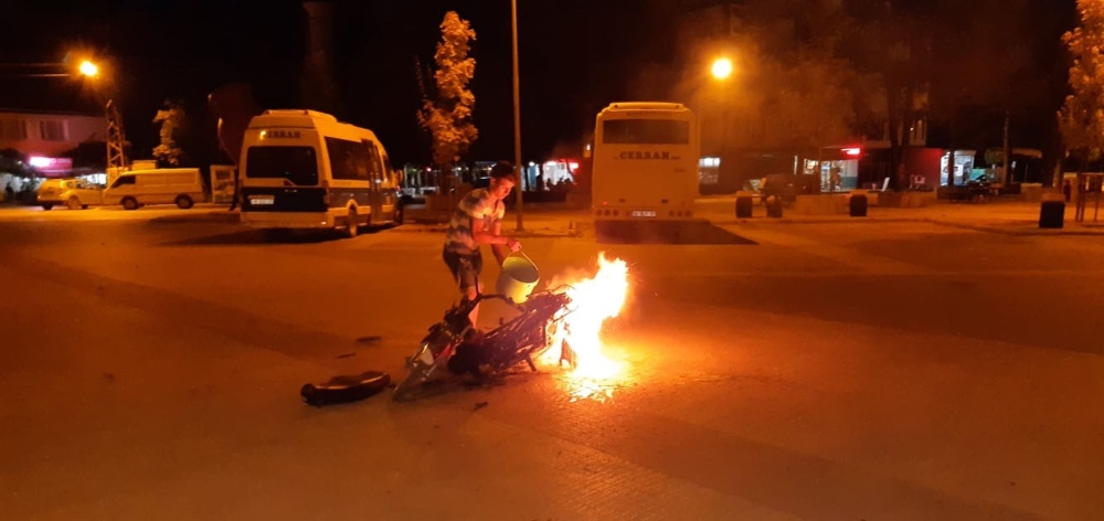 Bursa’da seyir halindeki motosiklet alev alev yandı