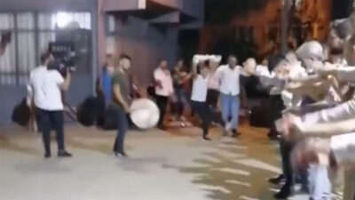 Bursa’da tepki çeken görüntüler! Koronavirüse aldırmadılar