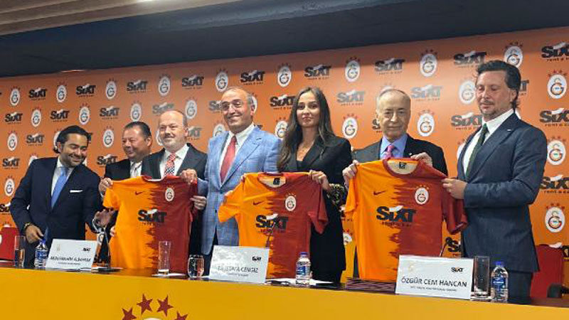 Galatasaray’ın yeni forma sponsoru SIXT oldu Galatasaray Kulübü, futbol takımının forma göğüs reklamı için araç kiralama