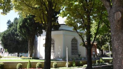 Osman Gazi ve Orhan Gazi türbelerinde ‘alp kıyafetli’ saygı nöbeti başlıyor