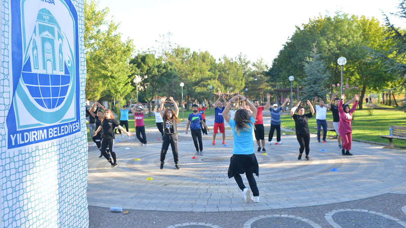 Yıldırımlılar sabah sporuyla sağlıklı yaşıyor Yıldırımlılar sabah sporuyla sağlıklı yaşıyor