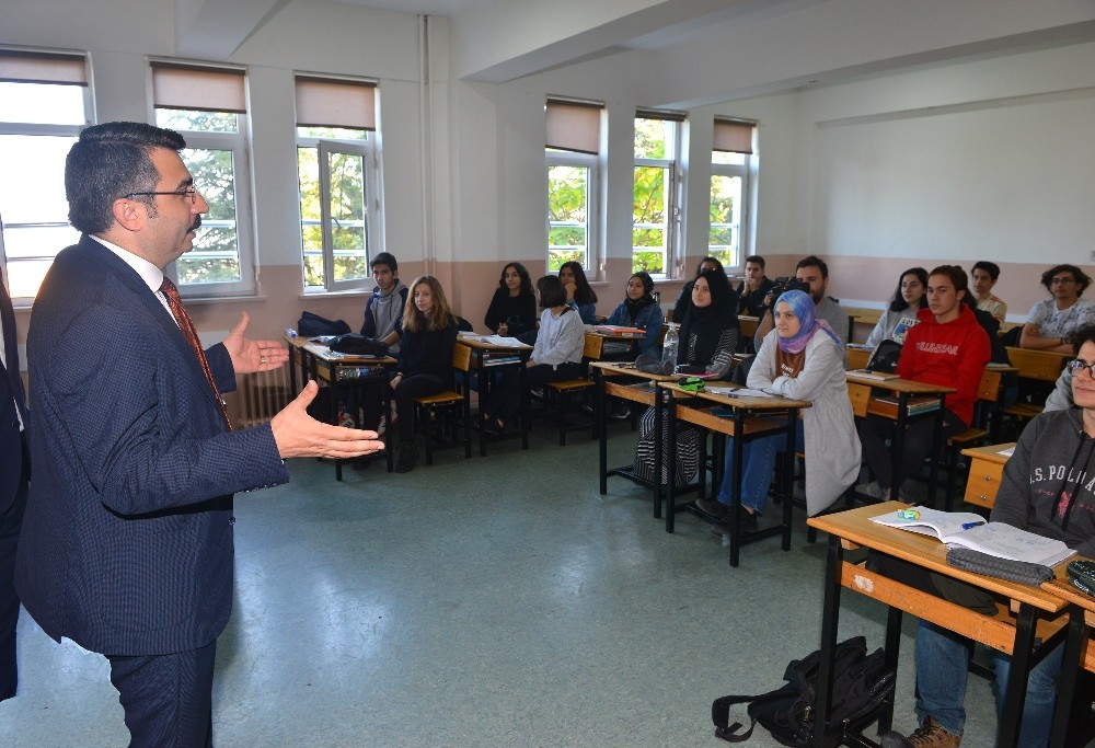 Yıldırım Belediyesi YKS tercihinde gençlerin yanında Yıldırım Belediyesi YKS tercihinde gençlerin yanında