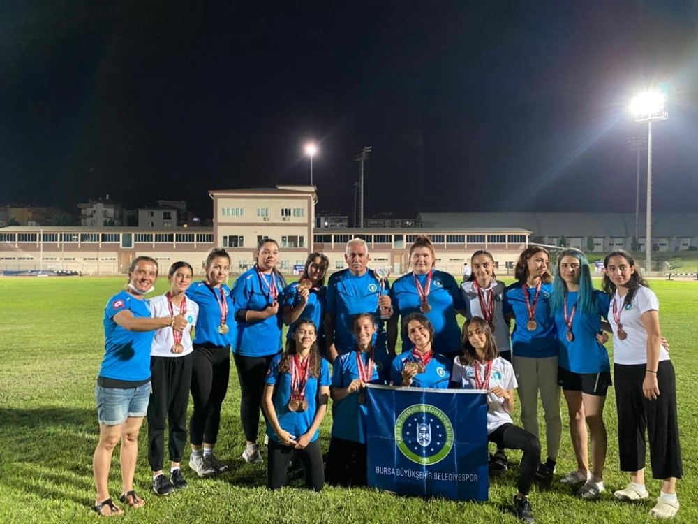 Yıldızlar kupayla döndü