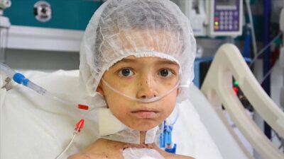 7 yaşındaki Ramazan yapay kalple hayata tutundu