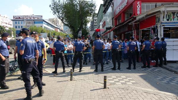 Sosyal mesafeyi unutup, yıkımı izlediler