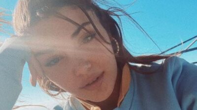 Hande Erçel’den kafaları karıştıran poz!