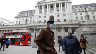 İngiltere Kovid-19’u nasıl yeniyor?