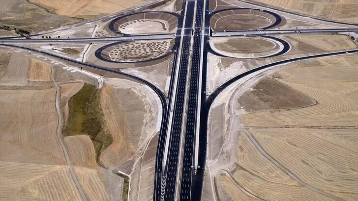 O yol iki saat kısalıyor! Türkiye’nin en akıllı yolu açılıyor