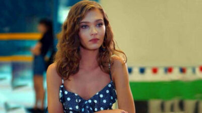 Büstiyerli pozu olay oldu