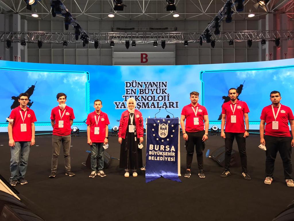 Gençlerde çok iş var: Akıllı şehirlerden İHA’lara teknolojide göğüs kabarttılar