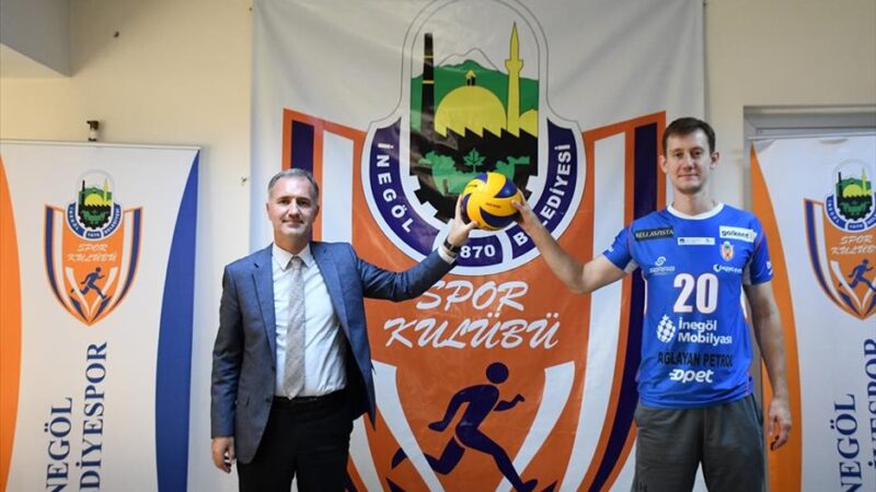 AXA Sigorta Efeler Ligi ekiplerinden İnegöl Belediyespor, Halkbank forması giyen