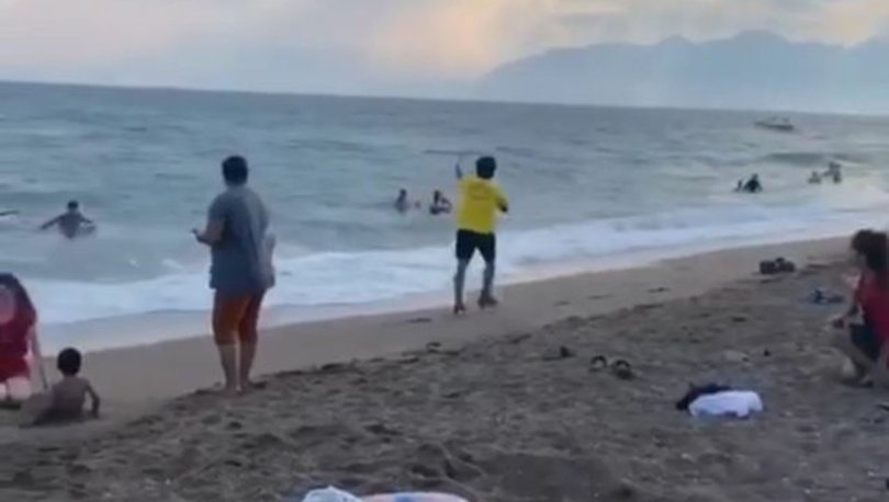 İlginç olay! Herkes bir anda denizden çıktı