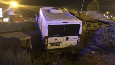 Filyasyon ekibi kaza yaptı: 2 yaralı