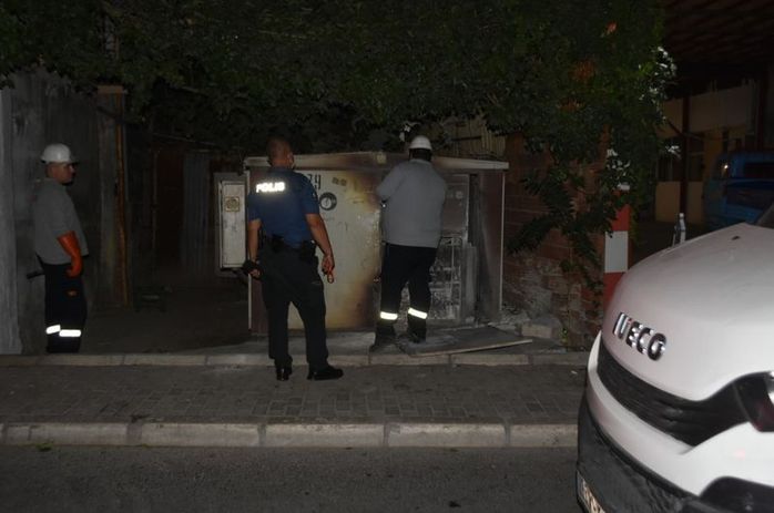 Patlayan trafo paniğe neden oldu