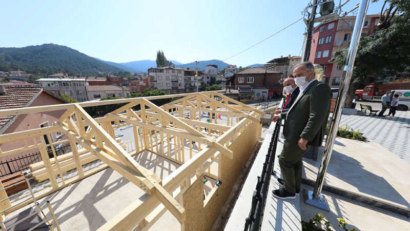 Büyükorhan, meydanına kavuşuyor Büyükşehir Belediye Başkanı Alinur Aktaş, Büyükorhan’da etkinlik ve toplanma merkezi