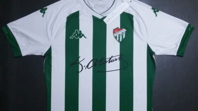 Bursaspor formasına Atatürk imzası attırdı