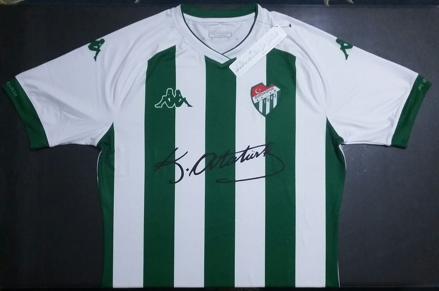 Bursaspor formasına Atatürk imzası attırdı