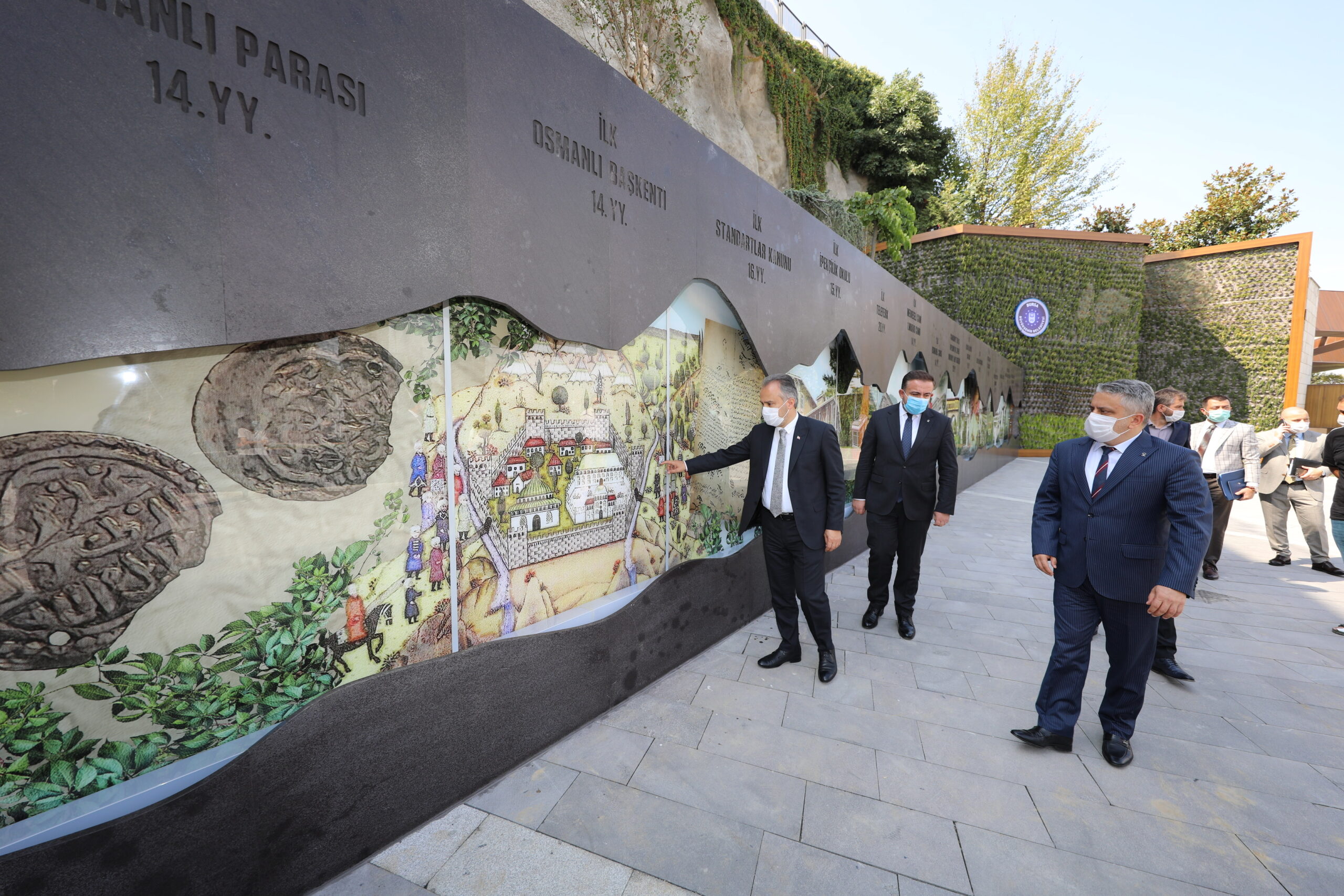 Altıparmak’a anı duvarı Altıparmak’a anı duvarı