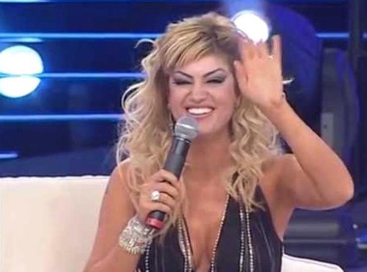 Popstar Mehtap tacizi itiraf etti! ‘Evimize gelen abim dediğim…’