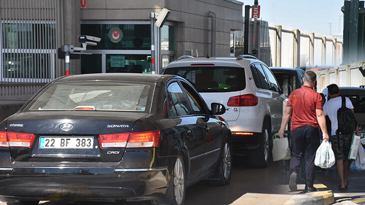 Bulgaristan karantinayı kaldırdı, Kapıkule Sınır Kapısı’ndan girişler başladı