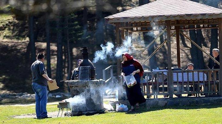 Karantina altında olması gereken 78 kişi piknik alanlarında yakalandı!