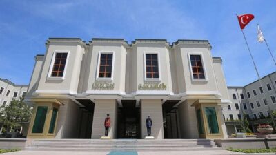 6 kaymakam ve 2 vali yardımcısı görevden alındı, iki kaymakam açıkta