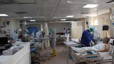 Yoğun bakımdaki sağlık çalışanlarının koronavirüs mücadelesi