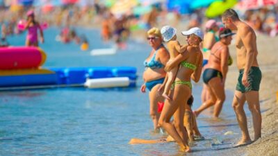 Sıcaklık 40 dereceye ulaştı! Sosyal mesafe kalmadı…