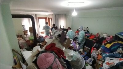 Atmaya kıyamadı, 10 kamyon eşya biriktirdi