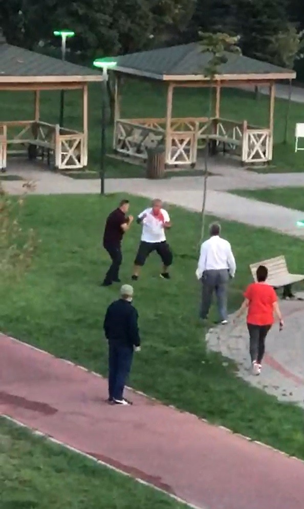 Bursa’da çimlere basma kavgası