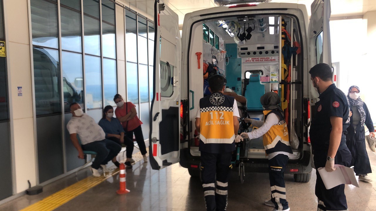 Bursa’da kamyon, çarptığı otomobili metrelerce sürükledi Bursa’da kamyon, çarptığı otomobili metrelerce sürükledi