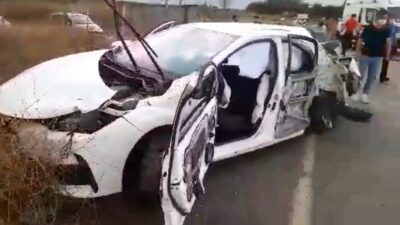 Bursa’da feci kaza! Otomobil iş makinesi ile çarpıştı
