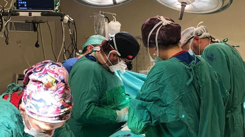 Antalya'da kalbe giden ana damarının yırtılmasıyla bilinci tamamen kapalı halde