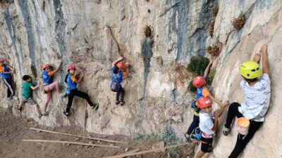 Küçük dağcılar İkiz Kayalar’da antrenman yaptı