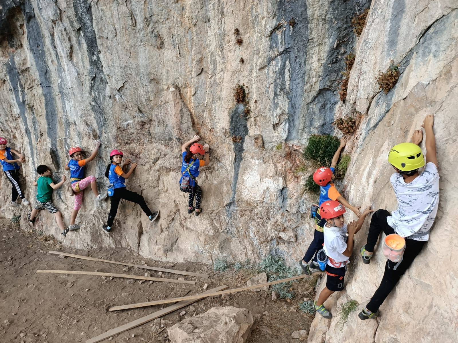 Küçük dağcılar İkiz Kayalar’da antrenman yaptı Küçük dağcılar İkiz Kayalar’da antrenman yaptı